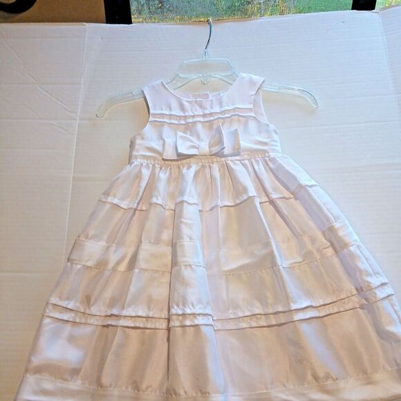 Cherokee 3T White Party Dress For Your Little one. Bow in Front & Button in Back - Picture 1 of 12